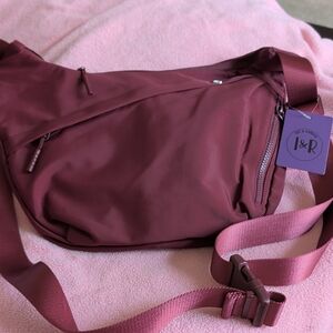 Women's Crossbody Bag in Burgundy